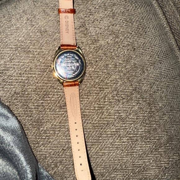 Disney 1997 Watch Collectors Club Winnie the Pooh and Tigger Too LE Fossil Watch - Picture 7 of 10
